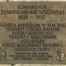 Tablica komandora Mieszkowskiego na pomniku w Kołobrzegu